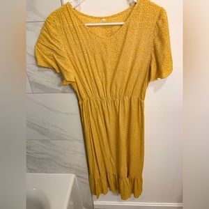 Yellow Floral Dress with Cinched Waistline. Size Medium